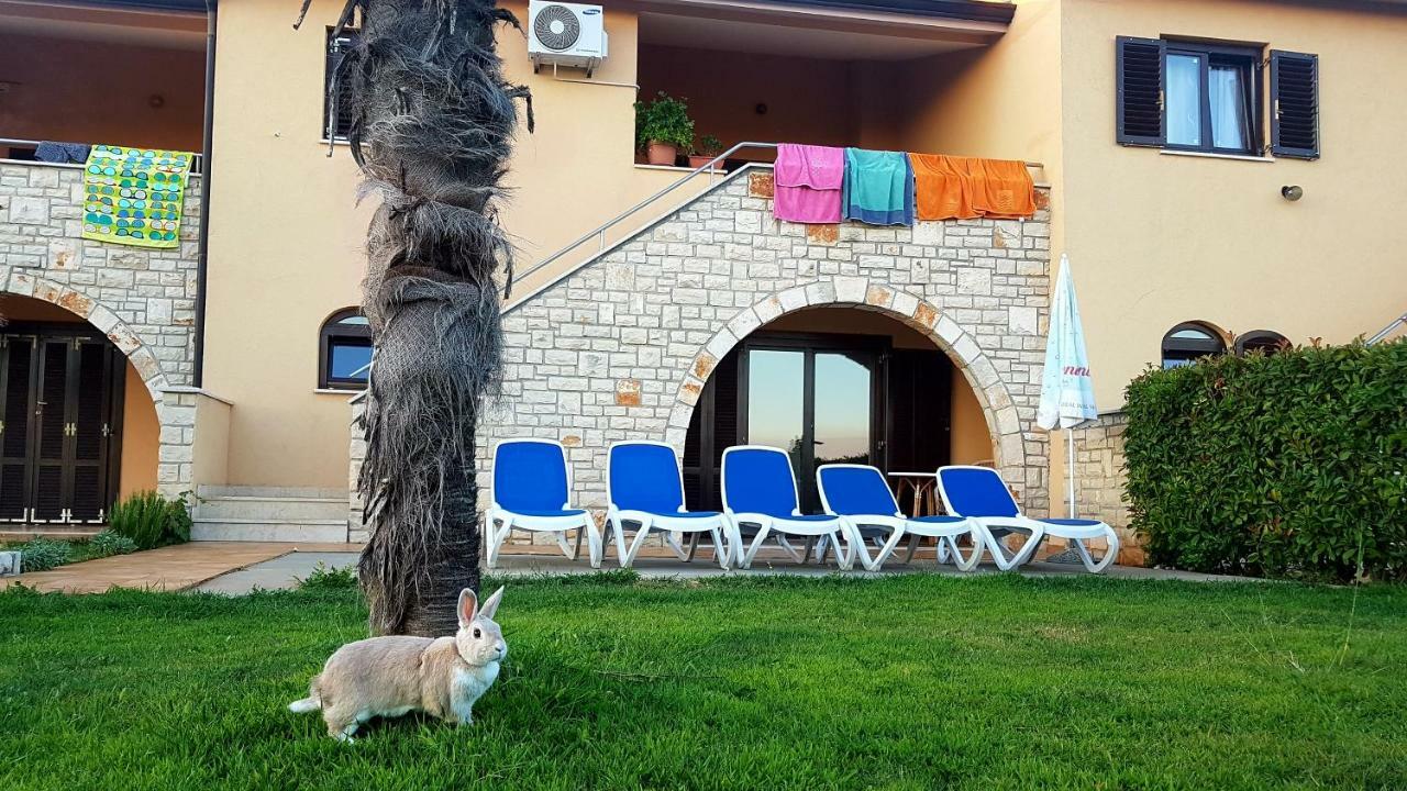 Holiday Home Marina Kaštelir Exteriör bild