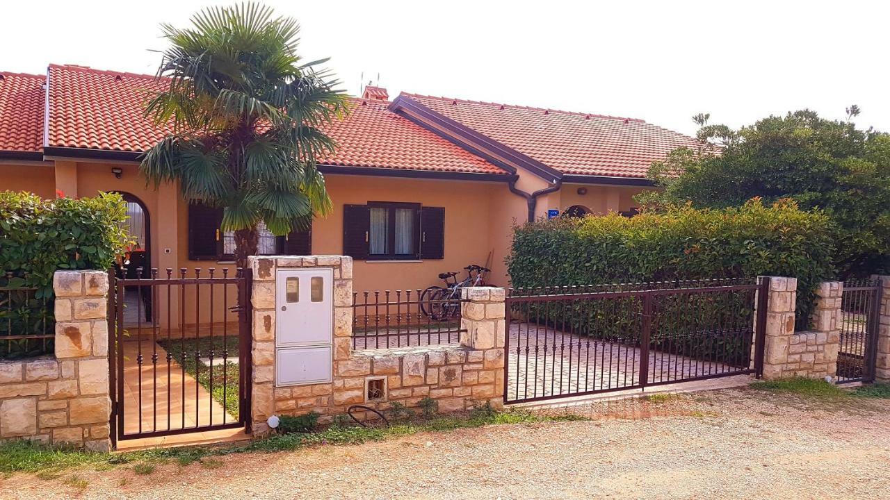 Holiday Home Marina Kaštelir Exteriör bild